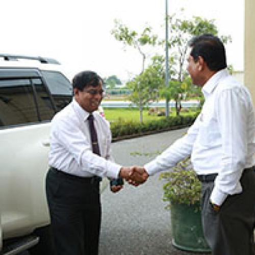 Muthurajawela Terminal visit by the Secretary 
